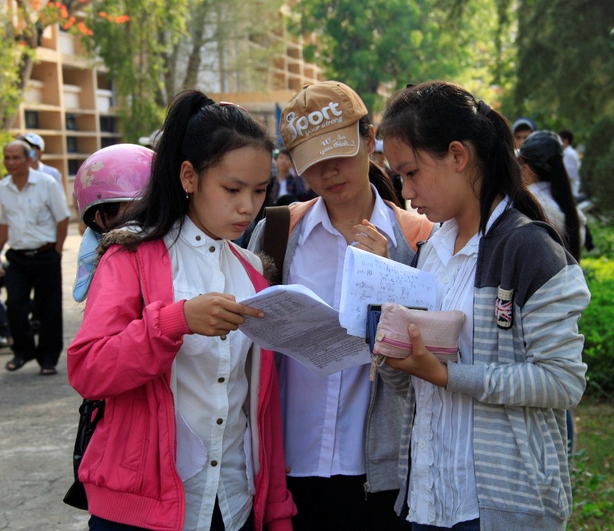 Các thí sinh dự thi môn Hóa Học tại cụm thi Bình Định nhận định đề Hóa vừa sức