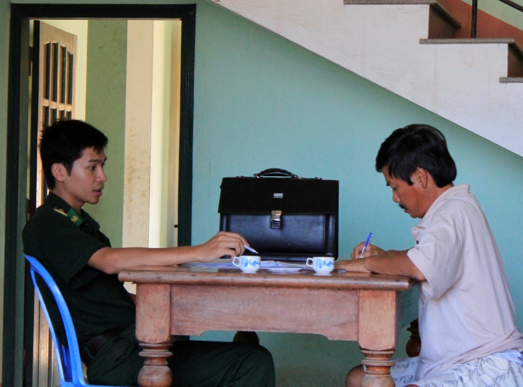 Ông Ngọc đến trình bày vụ việc tại Đồn Biên phòng cửa khẩu cảng Quy Nhơn