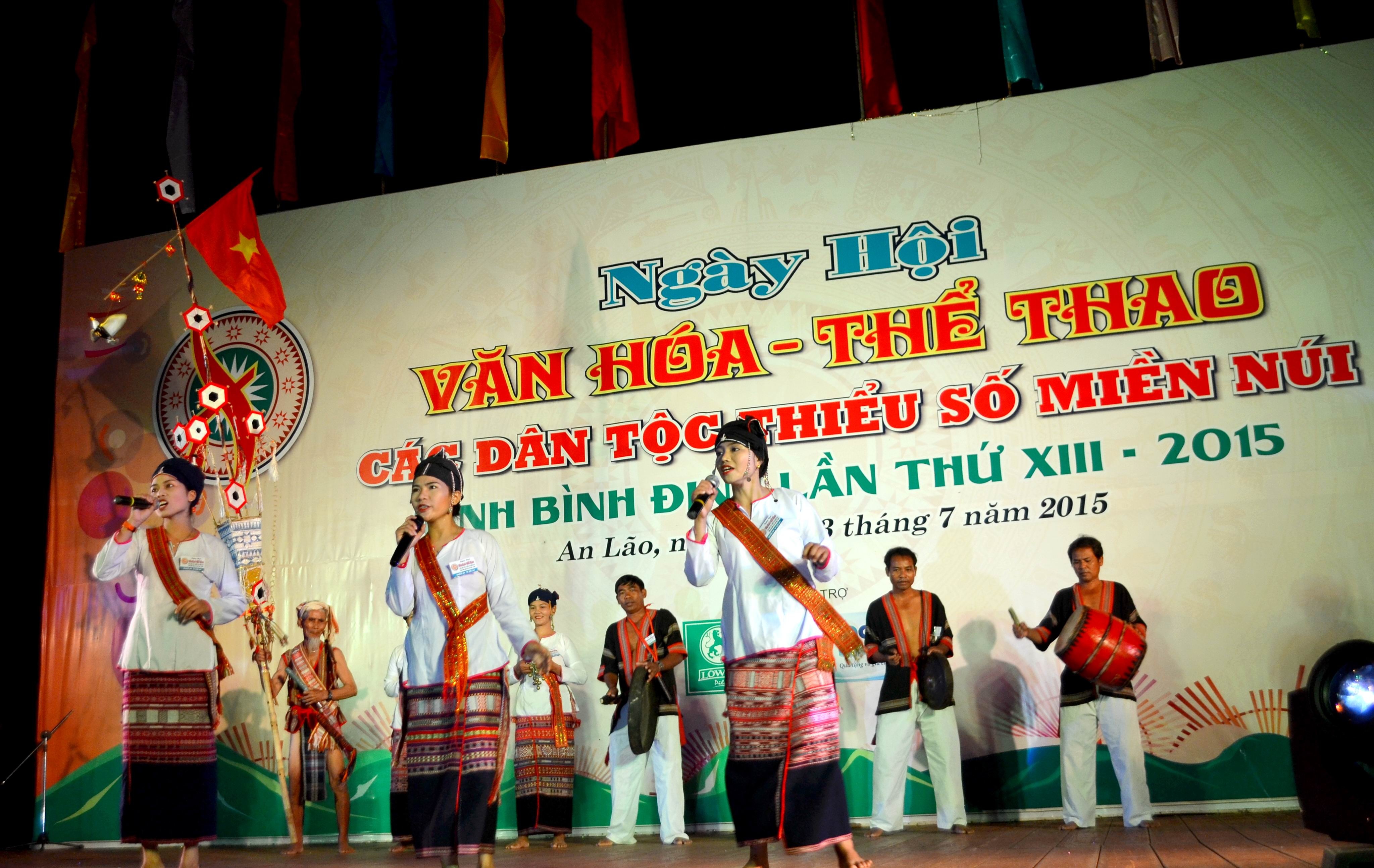 Đắm say trong tiếng ngân nga của các cô gái, chàng trai Chăm H'roi huyện Vân Canh