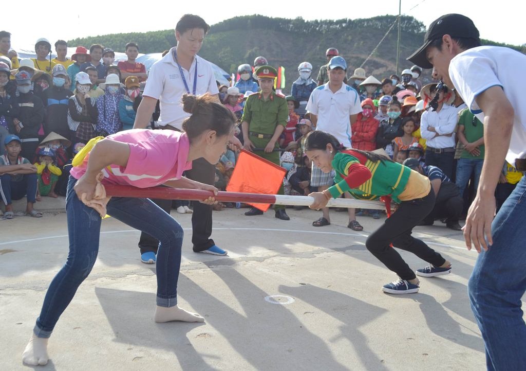 Sôi động với các trò chơi dân gian