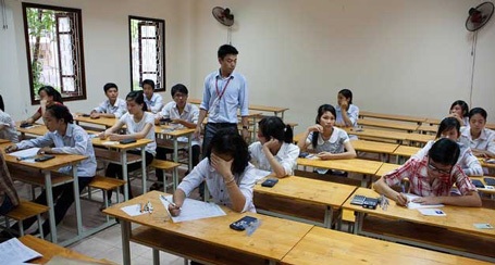 Cảnh giác với giấy báo trúng tuyển! - 1 Học sinh nên cẩn trọng với giấy báo trúng tuyển.