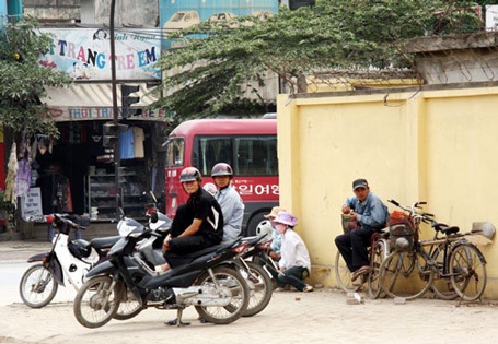 Vấn đề đang bị “lãng quên” - 1 Lao động tự do cần được quan tâm về trang bị BHLĐ cũng như kỹ năng bảo đảm ATLĐ. Ảnh: Lê Tuấn