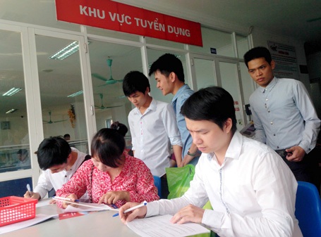 Hơn 150 chỉ tiêu việc làm, học nghề miễn phí cho người khuyết tật - 1 Theo ông Nguyễn Toàn Phong, Giám đốc Trung tâm GTVL Hà
Nội, Phiên GDVL thu hút