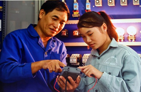 Chậm xây dựng khung trình độ dạy nghề quốc gia - 1 Một giờ học thực hành nghề. Ảnh: CTV