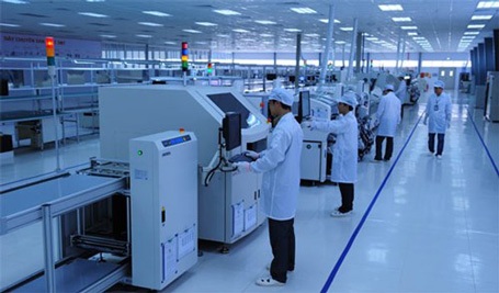 Năng suất lao động Việt Nam: Thấp do đâu? - 1 Dây chuyền sản xuất thiết bị viễn thông của Viettel. (Ảnh chỉ có tính minh họa)