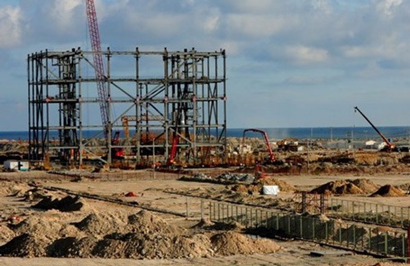 Nhiều lao động phổ thông Trung Quốc gắn mác chuyên gia - 1 Nhà máy nhiệt điện Vĩnh Tân 2 đang được thi công.