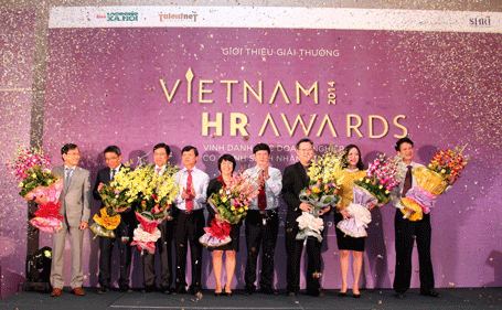 Vietnam HR Awards 2014: Nhân sự là “vũ khí” cạnh tranh của doanh nghiệp - 1 Buổi lễ giới thiệu giải thưởng, ngày 20/8 tại Hà Nội.