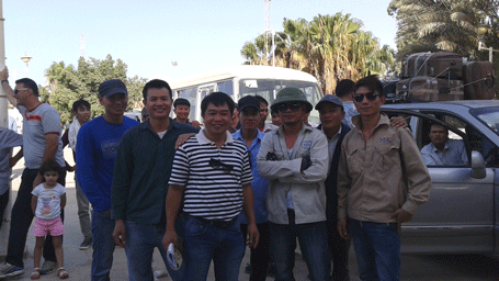 Có thêm gần 90 lao động Việt nam từ Lybia về nước an toàn - 1 Lao động Việt nam từ Lybia nhập cᶣnh vào Tuynizi đề về nước