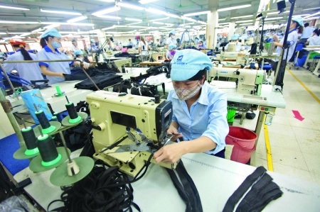 Ứng biến với lương tăng - 1 Lo nhất vẫn là DN dệt may với số lượng lao động luôn đông đảo
