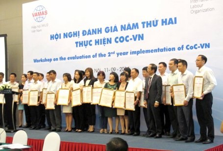 Các doanh nghiệp XKLĐ nhận bảng xếp hạng 2013