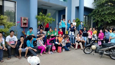 Cần xử lý hình sự doanh nghiệp nợ BHXH - 1 Nhiều vụ ngừng việc do doang nghiệp nợ đọng BHXH kéo dài ảnh: CAO HƯỜNG