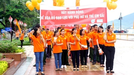 “Cứ 3 phụ nữ thì 1 người là đối tượng của bạo lực giới” - 1 Lễ mít tinh kêu gọi cộng đồng chung tay chấm dứt bạo lực đối với phụ nữ và trẻ em gái