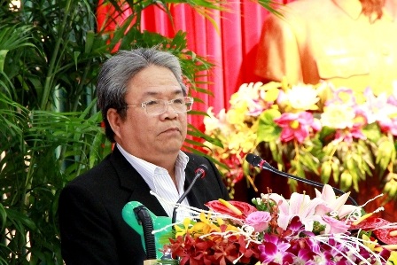 Chủ tịch Đà Nẵng giơ điện thoại đề nghị dân nhắn tin "bày tỏ thái độ" - 2 Chánh Thanh tra Đà Nẵng - ông Phan Tấn Truyền - trả lời chất vấn của các đại biểu