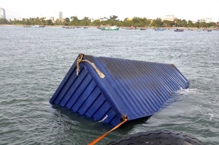 12 container rơi, trôi dạt, nguy cơ tai nạn trên biển - 1 Nguy cơ xảy ra đâm va trên biển với các container đang trôi. (Ảnh minh họa)