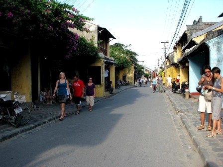 Quảng Nam đón gần 3,7 triệu lượt khách trong năm 2014 - 1 Trong năm 2014, tỉnh Quảng Nam đón gần 3,8 triệu du khách