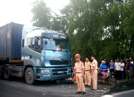 Hiện trường vụ tai nạn khiến 2 vợ chồng tử vong