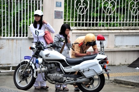 Xử lý học sinh đi xe máy chưa đủ điều kiện