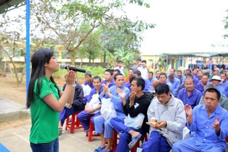 Ca sĩ, nghệ sĩ cùng tổ chức làm từ thiện dịp cuối năm - 7 C