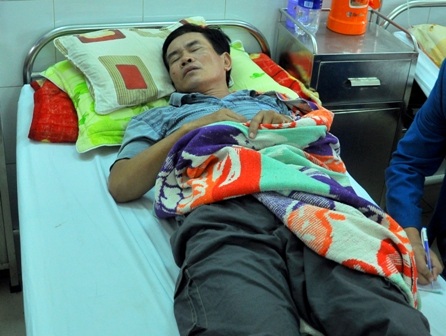 Chê hàng xấu, đánh người giao hàng đến nhập viện - 1 Ông Năm đang điều trị tại Bệnh viện Đa khoa Đà Nẵng