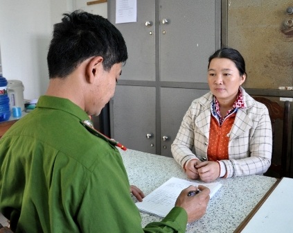 Hung thủ sát hại công an viên tại nhà là... người vợ - 1 Đối tượng Nguyễn Thị Thanh Trinh tại cơ quan công an