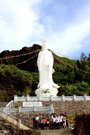Ngành du lịch ở Lý Sơn cũng có cơ hội phát triển. Trong ảnh: Tượng phật cao nhất ở Lý Sơn