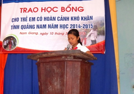 Grobest cùng báo Dân trí, Quỹ KHVN trao 360 suất học bổng đến học sinh nghèo - 3 Đại diện học sinh huyện Nam Giang phát biểu cảm ơn nhà tài trợ