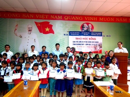 Grobest cùng báo Dân trí, Quỹ KHVN trao 360 suất học bổng đến học sinh nghèo - 4 Các em học sinh Tây Giang được nhận học bổng