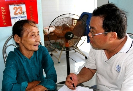 Xóm có 9 hộ dân, 9 Mẹ Việt Nam anh hùng và 17 liệt sĩ - 5 Bà Phan Thị Mai trò chuyện với PV Dân trí