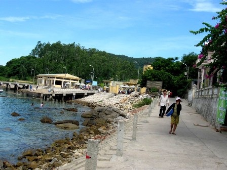 Cù Lao Chàm sẽ có điện lưới quốc gia vào tháng 10 - 1 Dự kiến, trong tháng 10/2015, Cù Lao Chàm sẽ có điện lưới quốc gia. Trong ảnh: Một góc Cù Lao Chàm