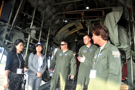 Các chuyên gia giới thiệu tính năng của C-130H