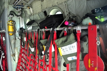 Bên trong máy bay có đầy đủ trang thiết bị dùng trong y tế và dân sự