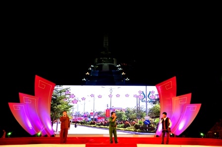 Văn nghệ chào mừng lễ kỷ niệm