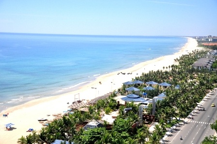 Bãi biển Đà Nẵng bị các resort “cát cứ” khiến người dân không có đường xuống biển để tắm