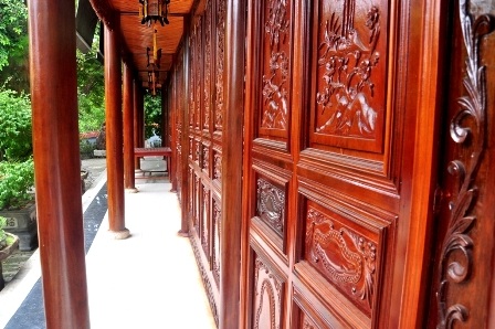 Một số khu nhà bằng gỗ dã xây dựng xong nhưng đóng cửa mấy tháng nay