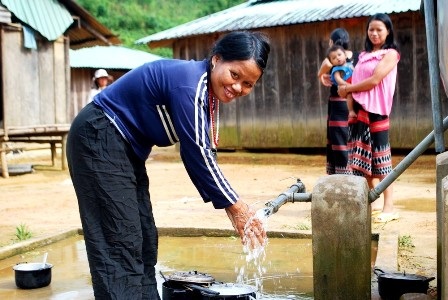 Thưởng 5 triệu đồng cho mỗi hộ thoát nghèo - 1 Thưởng 5 triệu đồng cho mỗi hộ thoát nghèo