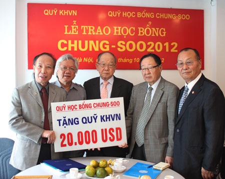 Quỹ Chung-Soo trao 100 suất học bổng trị giá 20.000 USD đến sinh viên Việt Nam