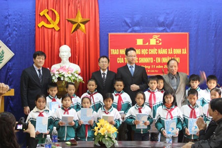 Khánh thành phòng học chức năng do Tổ chức Phật giáo Shinnyo-en tài trợ - 4 Khánh thành phòng học chức năng do Tổ chức Phật giáo Shinnyo-en tài trợ