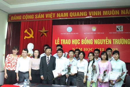 Học bổng Nguyễn Trường Tộ tiếp tục đến với 20 sinh viên có hoàn cảnh khó khăn - 2 Học bổng Nguyễn Trường Tộ tiếp tục đến với 20 sinh viên có hoàn cảnh khó khăn