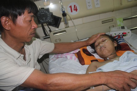 Nữ sinh 16 tuổi nguy kịch vì bệnh lupus ban đỏ - 3 Nữ sinh 16 tuổi nguy kịch vì bệnh lupus ban đỏ