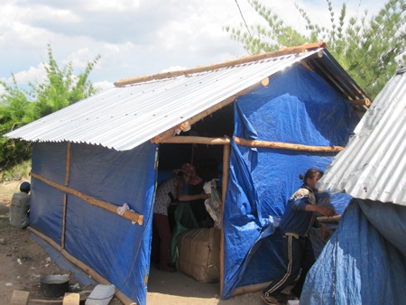 Số phận của mấy mẹ con chị Nguyên sẽ mờ mịt nếu không có sự giúp sức từ cộng đồng