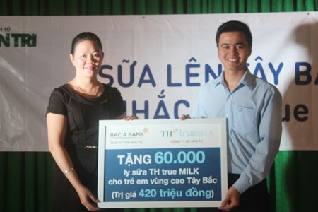Trao 60.000 ly sữa TH True Milk và hơn 40 triệu đồng giúp các em học sinh huyện Mai Sơn - 1 Trao 60.000 ly sữa TH True Milk và hơn 40 triệu đồng giúp các em học sinh huyện Mai Sơn