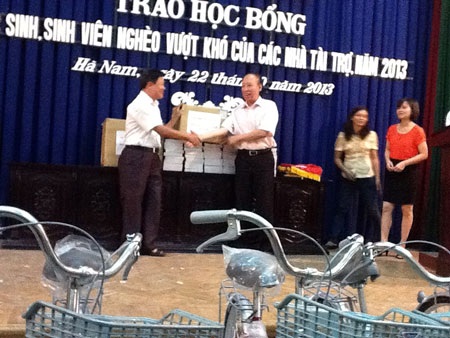 Hơn 90 suất học bổng hỗ trợ học sinh, sinh viên nghèo vượt khó