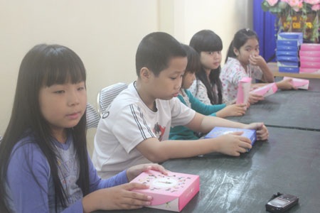Bánh ngọt Thu Hương tặng 52 suất bánh trung thu đến các em nhỏ phường Phúc Tân - 1 Bánh ngọt Thu Hượng tặng 52 suất bánh trung thu đến các em nhỏ phường Phúc Tân