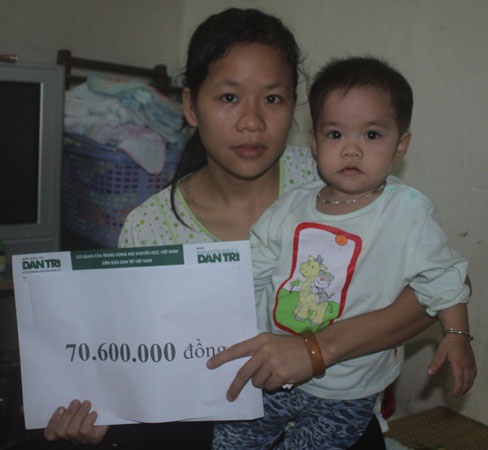 Hơn 70 triệu đồng đến với hai chị em sinh đôi "trong héo, ngoài tươi" - 2 Hơn 70 triệu đồng đến với hai chị em sinh đôi trong héo, ngoài tươi