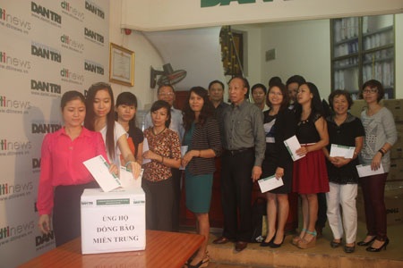 Cán bộ phóng viên báo Dân trí ủng hộ hơn 27 triệu đồng giúp người dân miền Trung - 1 Cán bộ phóng viên báo Dân trí ủng hộ hơn 27 triệu đồng giúp người dân miền Trung
