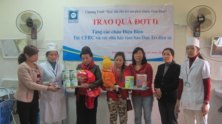 Những hộp sữa quý giá đã đến với các em bé có bố mẹ bị phơi nhiễm HIV - 1 Những hộp sữa quý giá đã đến với các em bé có bố mẹ bị phơi nhiễm HIV