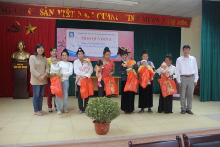 Những hộp sữa quý giá đã đến với các em bé có bố mẹ bị phơi nhiễm HIV - 3 Những hộp sữa quý giá đã đến với các em bé có bố mẹ bị phơi nhiễm HIV
