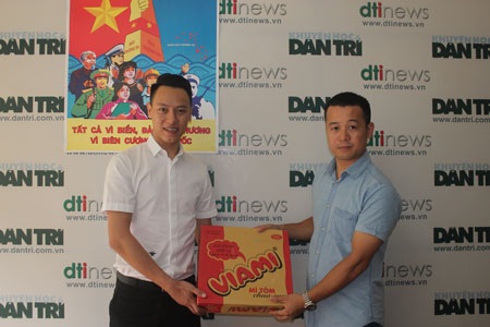 Công ty Lương thực Hà Việt ủng hộ 50 triệu đồng hướng về biển đảo quê hương - 2 Công ty Lương thực Hà Việt ủng hộ 50 triệu đồng hướng về biển đảo quê hương