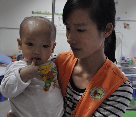 Bé 22 tháng tuổi vẫn đang chờ một phép màu