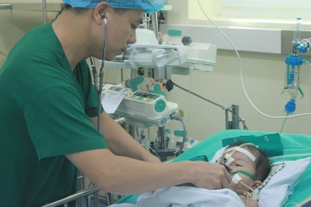 Bé Hoàng Lê Khánh Thy đã được phẫu thuật tim thành công - 1 Bé Lê Khánh Thy đã được phẫu thuật tim thành công
